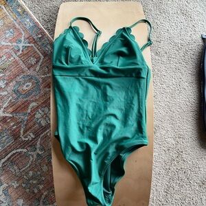 Green Scalloped Swimsuit by Cupshe size small- NWT